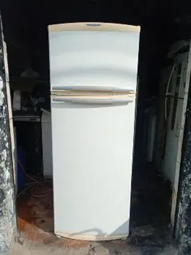 Vende se geladeira Brastemp com garantia de três meses aceito cartão