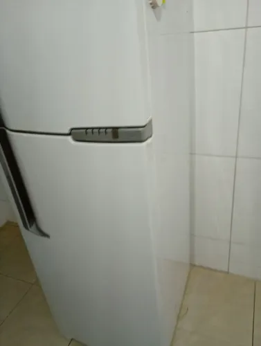 Vendo está geladeira em ótimo estado de conservação