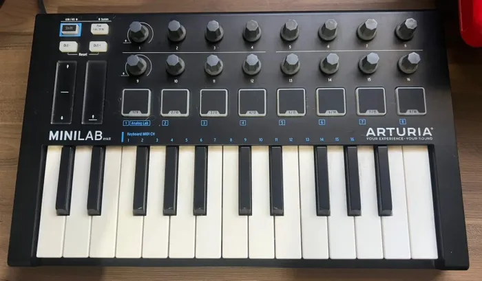 Arturia MINI LAB MKII - Controladora MIDI 25 teclas - R$ 600 reais