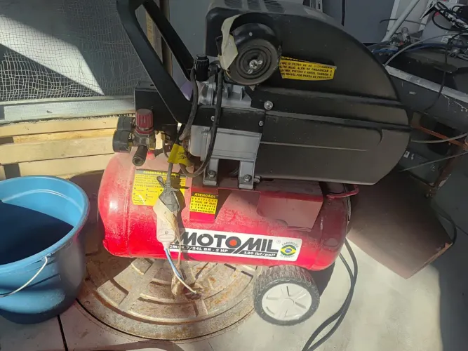 Compressor semi novo 