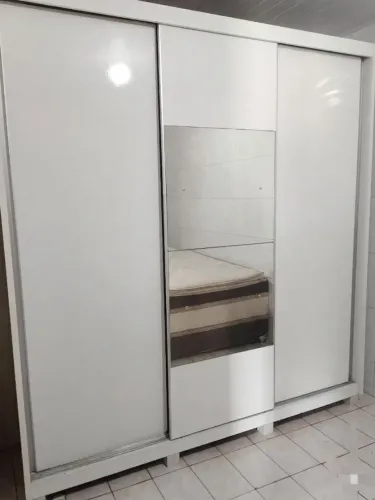 Vendo guarda-roupa com 6 mês de uso 