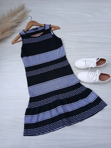 Vestido listrado de tricot com folho na base.<br>?Tam P<br>?30,00
