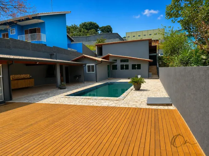 Casa reformada com 3 quartos, 2 suítes, piscina e área gourmet em Granja Clotilde, Cotia,