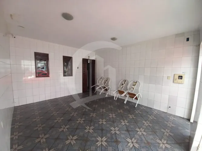 EXCELENTE CASA DE MÉDIO PADRÃO A VENDA NO BAIRRO SIQUEIRA CAMPOS, LADO SOMBRA PREDOMINANTE
