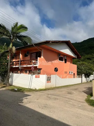 Vende-se Condomínio Quadra Mar