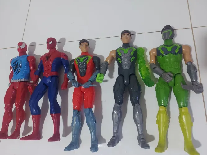 BONECOS DE SUPER-HERÓIS 