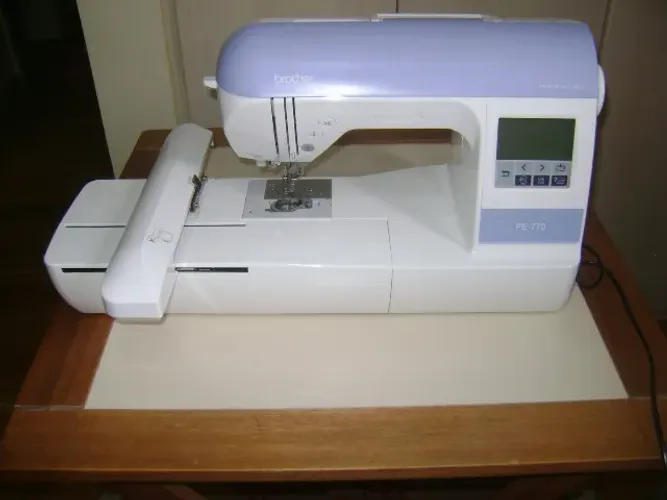 Máquina de Bordar Brother PE 770 - pouco usada