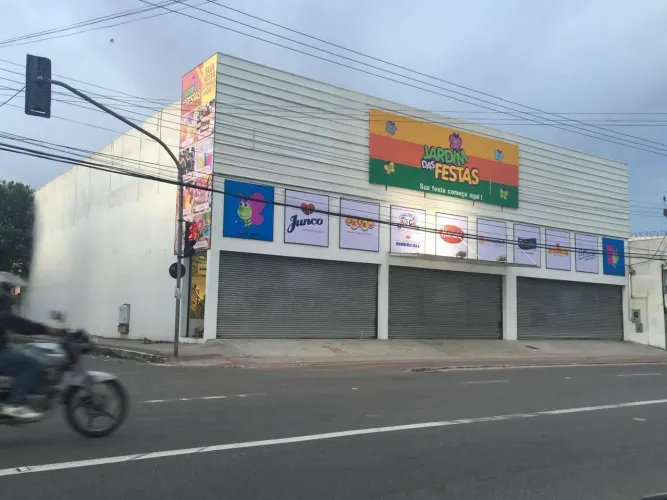 Excelente Lojão 1690m para alugar na Glória