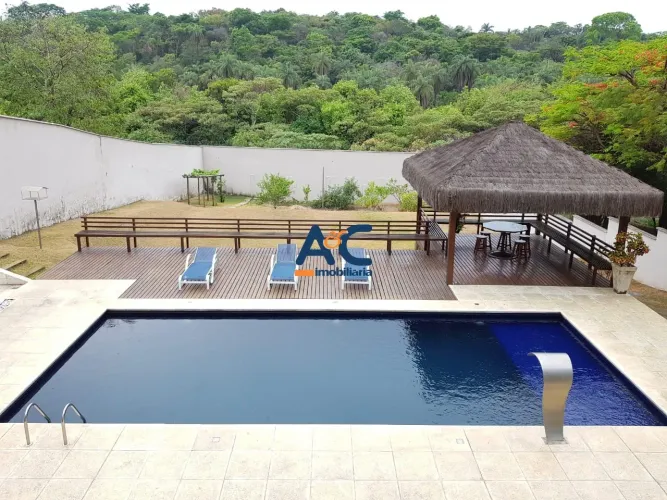 Casa em Condomínio fechado.