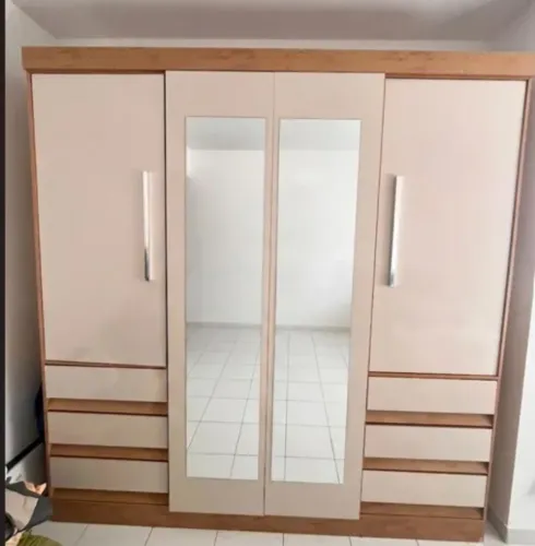 Vendo guarda-roupas de casal + doação de mesa de jantar 