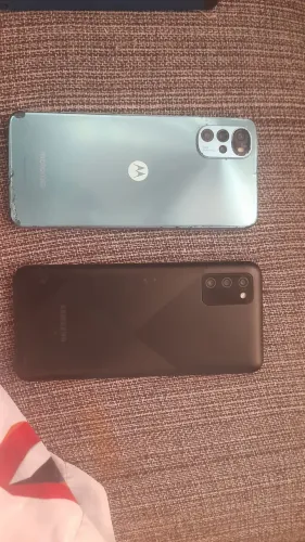 Moto g 52 e Samsung a 02s os dois 350