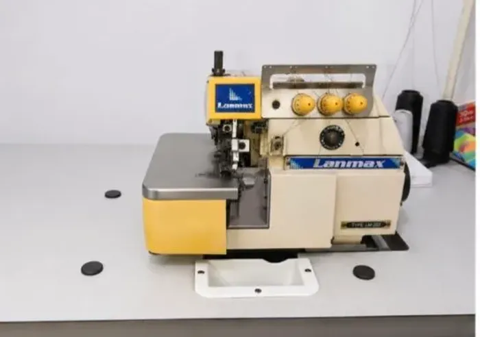 Máquina de costura overlok