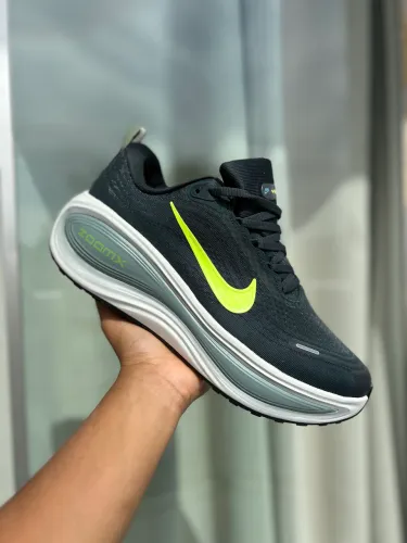 Tênis Nike vomero plus 40 verde militar 