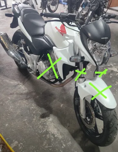 Peças de CB300