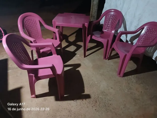 Mesa com 4 cadeiras