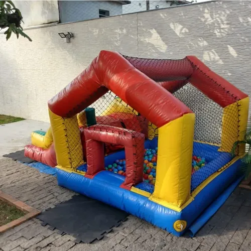 Piscina de bolinhas inflável