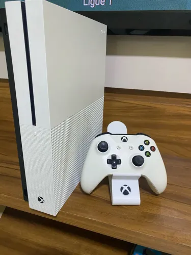 Xbox One S 500GB em perfeito estado de uso