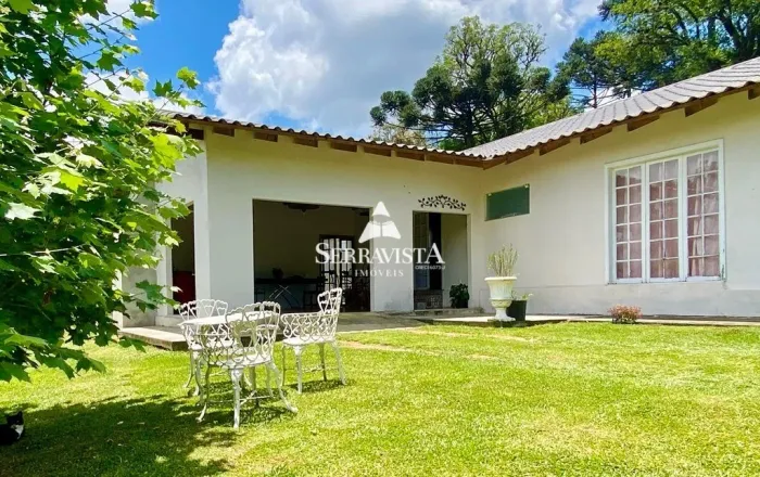 Linda chácara com casas e lagoa - 5.500 m2