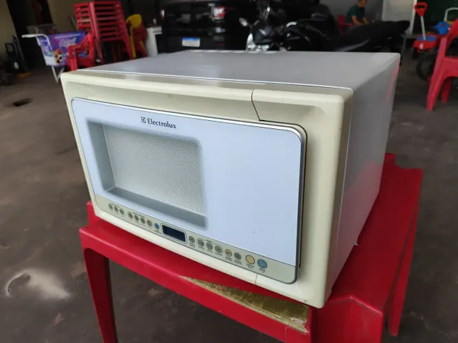 VENDO MICROONDAS ELECTROLUX 31L!!