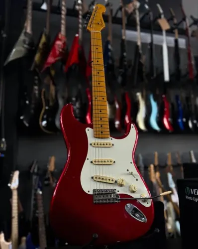 Guitarra Fender Japonesa 2002 C/ Marquinhas de uso!