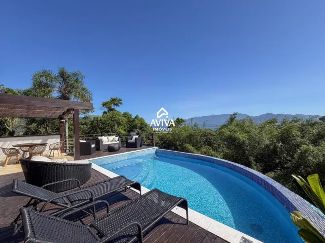 Casa com Vista Deslumbrante em Angra dos Reis- RJ