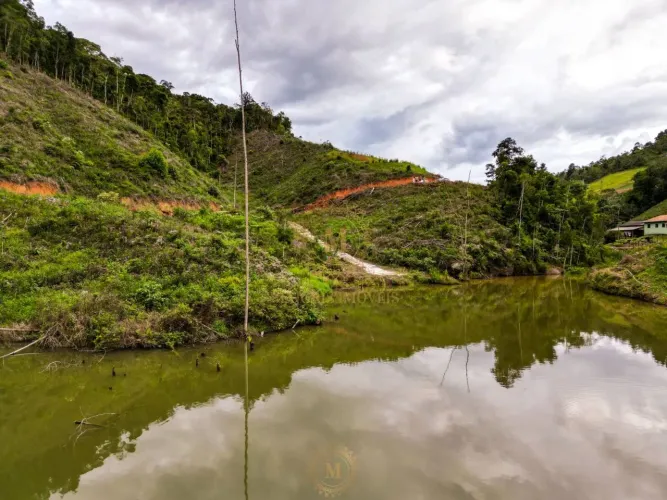 Terreno em Pedra Azul com lago e platores prontos e licenciados