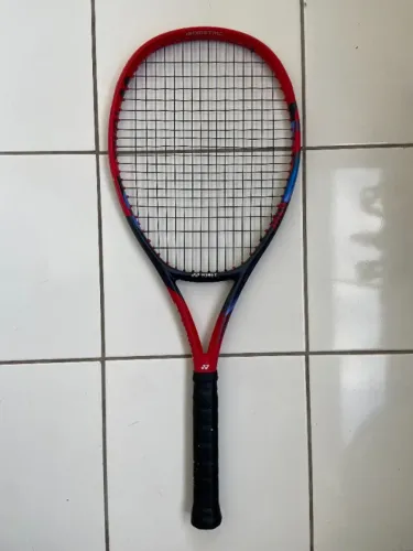 Raquete Tênis Yonex Vcore 100 300g 16x19 L3 2023