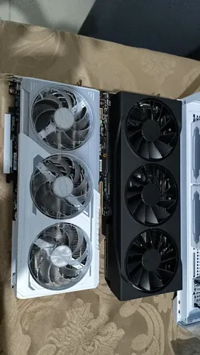 Placa de vídeo AMD RX 9070 XT 16GB XFX Swift preta