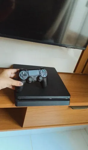 VENDO PS4 ESTÁ BEM CONSERVADO