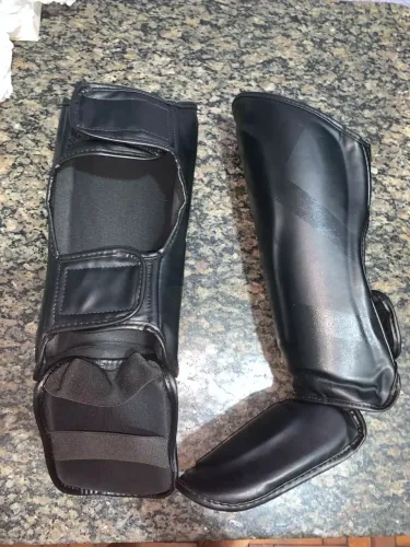 Caneleira de Muay thai
