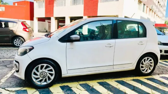 Volkswagen Up! Black/white/red I Motion 1.0 Flex 5P 2015