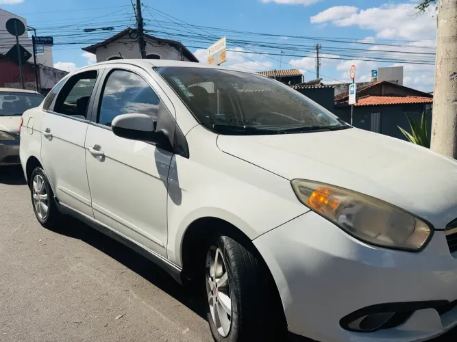 Fiat Grand Siena Tetrafuel 1.4 EVO F. Flex 8V 2013