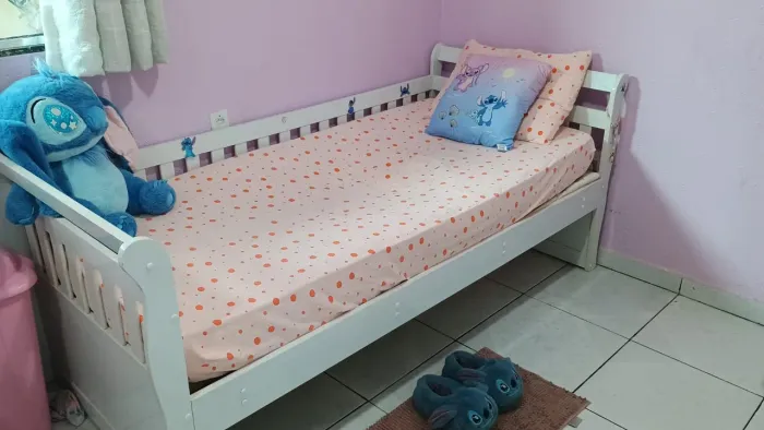 Camas de solteiro infantil branca em ótimo estado - super conservadas