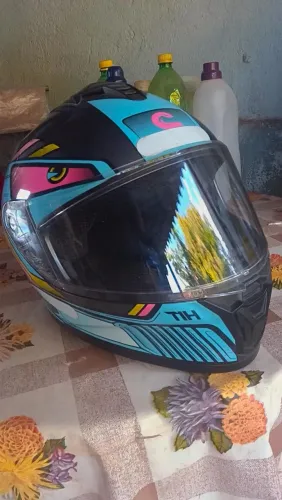 Capacete número 60