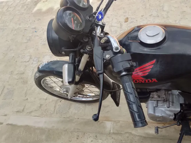 É uma moto CG 125 ano 2007