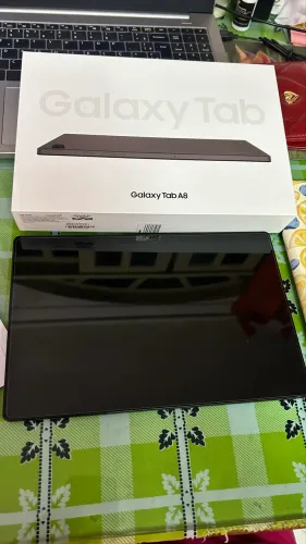 Vende - se tablet Samsung Galaxy A8
