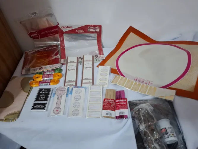 Kit Embalagens e adesivos para doces, carimbo e tapete de silicone