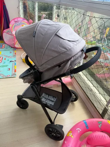 Carrinho de bebê importado 