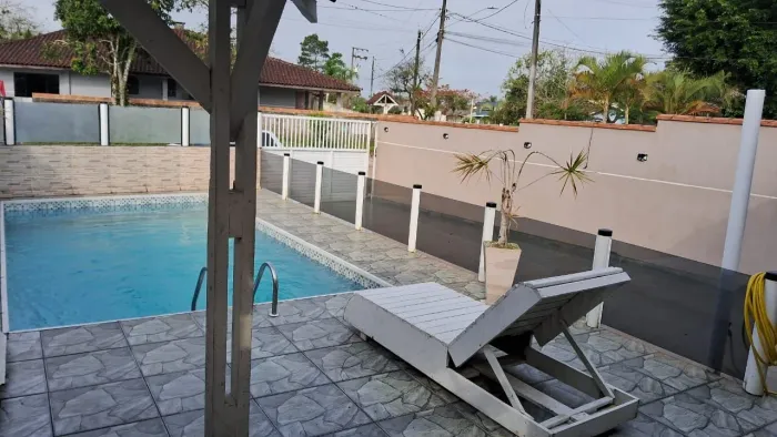 Alugo casa com piscina em Guaratuba