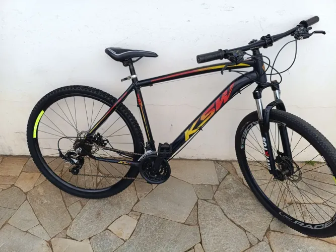Bicicleta aro 29 em alumínio