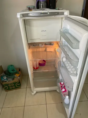 Geladeira no precinho!