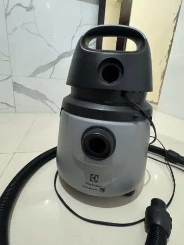 Aspirador de pó e água