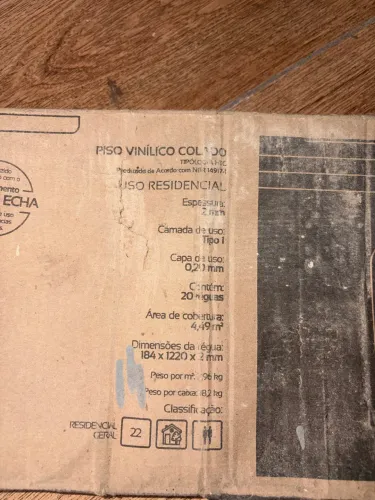 Piso vinílico em régua Magnifique