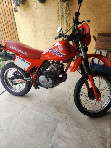 Linda HONDA xlx 250