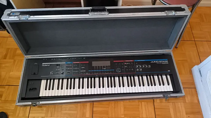 Sintetizador Roland Juno Stage