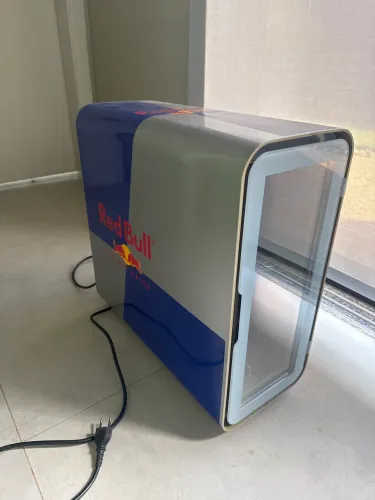 Geladeira Red Bull