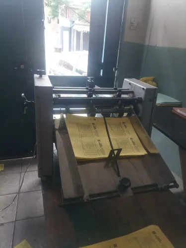 Máquina de serrilha