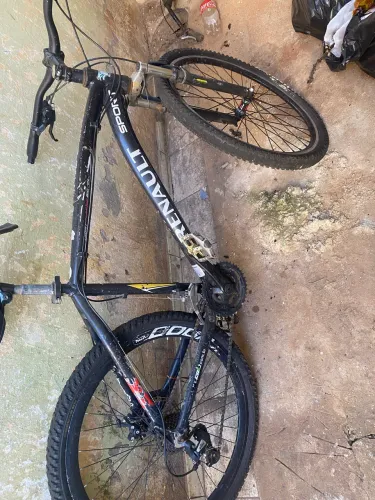 Vendo bicicleta da renoult baratinha pq está parada,aro 26,conservada, APENAS $270