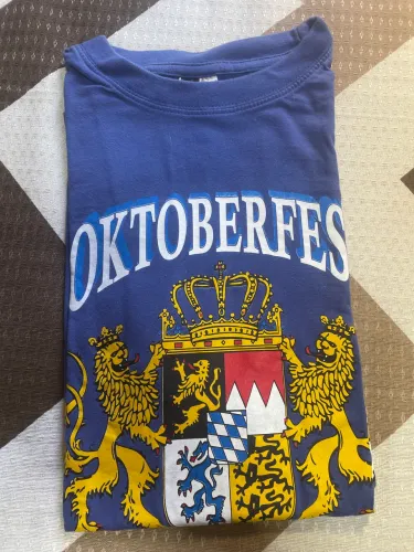 Camisa do Oktoberfest tamanho M adquirido em Munique-ALE