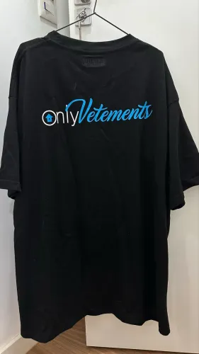 Camiseta Vetements